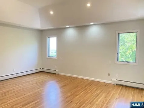 433 8th Street Palisades Park NJ 07650