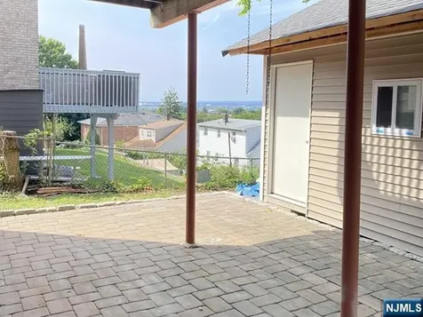 433 8th Street Palisades Park NJ 07650