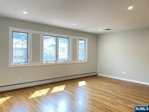 433 8th Street Palisades Park NJ 07650