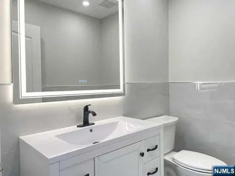 433 8th Street Palisades Park NJ 07650
