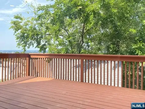 433 8th Street Palisades Park NJ 07650