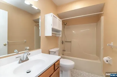23 Foxboro Lane West Milford NJ 07480