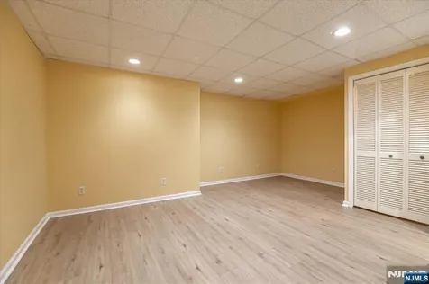 23 Foxboro Lane West Milford NJ 07480