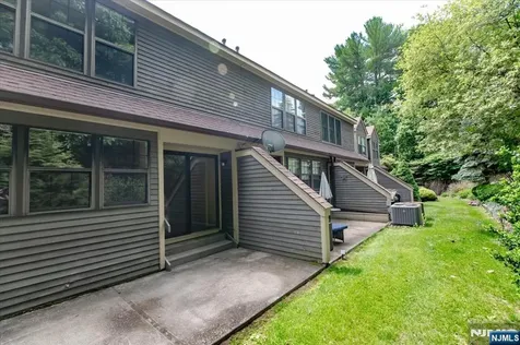 23 Foxboro Lane West Milford NJ 07480