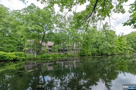 23 Foxboro Lane West Milford NJ 07480