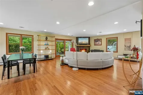 720 Maxwell Place Ridgewood NJ 07450