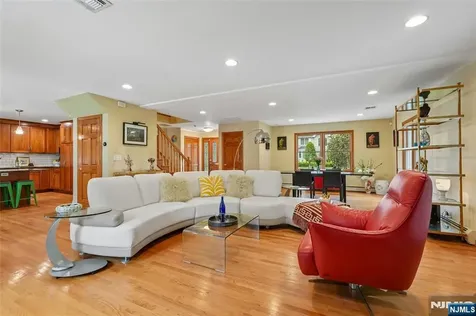 720 Maxwell Place Ridgewood NJ 07450