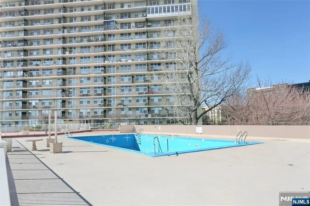 6040 Boulevard E West New York NJ 07093