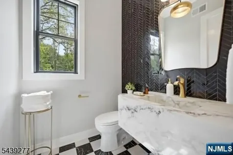 12 Locust Place Livingston NJ 07039