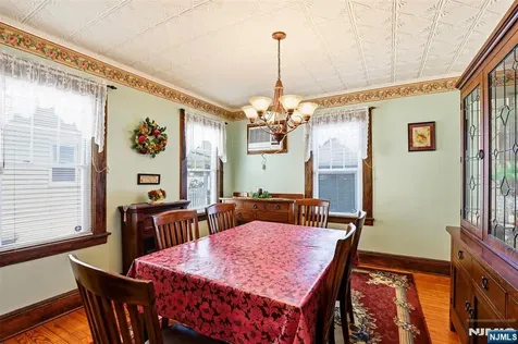 332 Riverside Lyndhurst NJ 07071