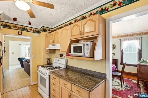 332 Riverside Lyndhurst NJ 07071