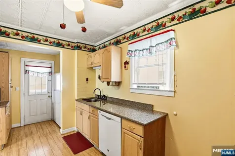 332 Riverside Lyndhurst NJ 07071