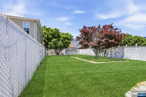 332 Riverside Lyndhurst NJ 07071