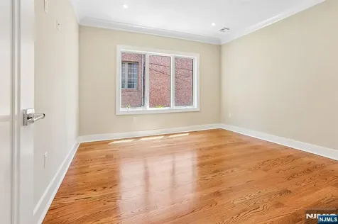 211 Warwick Avenue Fort Lee NJ 07024