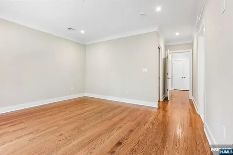 211 Warwick Avenue Fort Lee NJ 07024