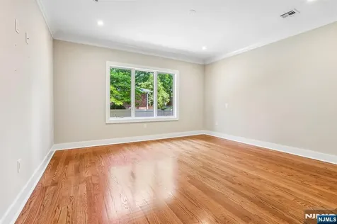 211 Warwick Avenue Fort Lee NJ 07024