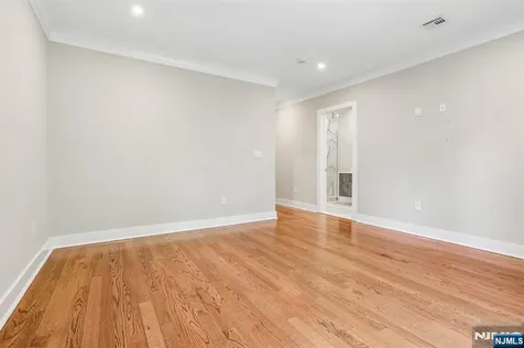 211 Warwick Avenue Fort Lee NJ 07024