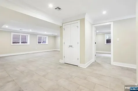 211 Warwick Avenue Fort Lee NJ 07024