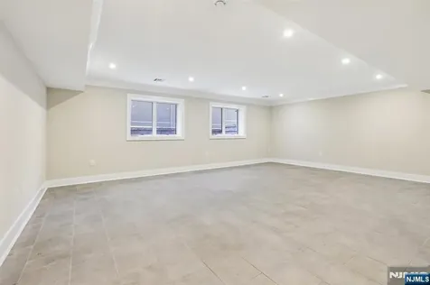 211 Warwick Avenue Fort Lee NJ 07024