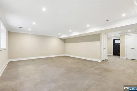 211 Warwick Avenue Fort Lee NJ 07024