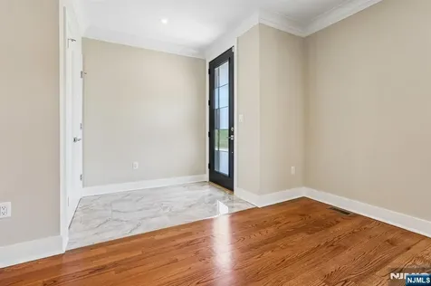 211 Warwick Avenue Fort Lee NJ 07024