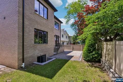 211 Warwick Avenue Fort Lee NJ 07024