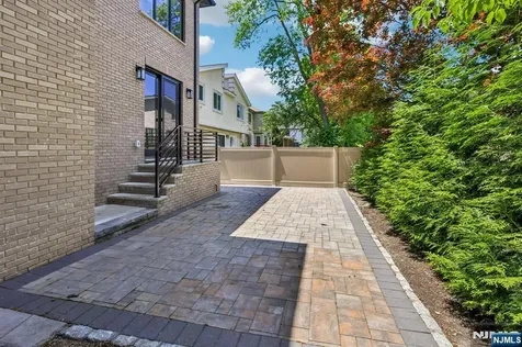 211 Warwick Avenue Fort Lee NJ 07024