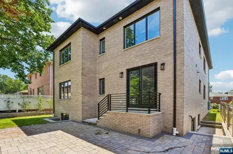 211 Warwick Avenue Fort Lee NJ 07024