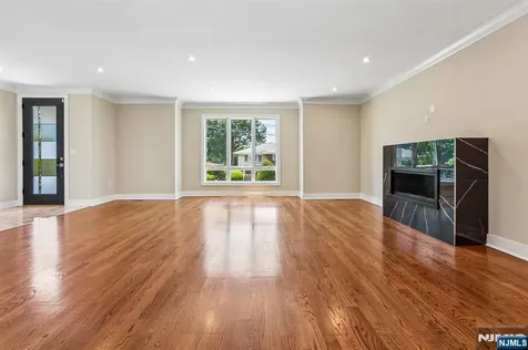 211 Warwick Avenue Fort Lee NJ 07024