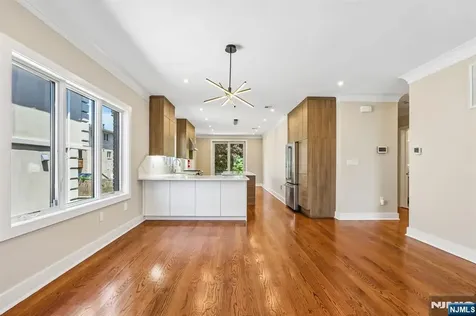 211 Warwick Avenue Fort Lee NJ 07024