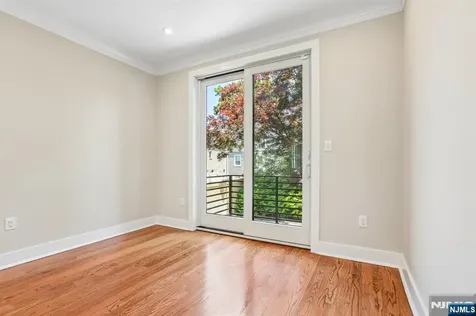 211 Warwick Avenue Fort Lee NJ 07024