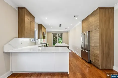 211 Warwick Avenue Fort Lee NJ 07024