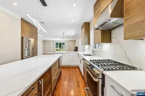 211 Warwick Avenue Fort Lee NJ 07024