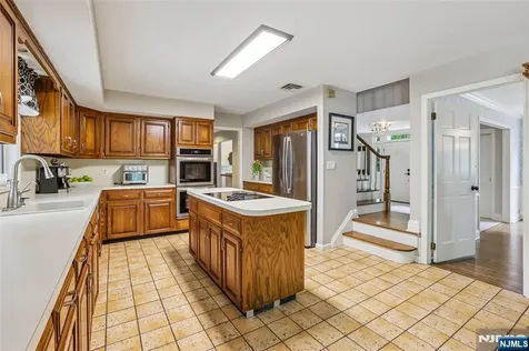 10 Wood Hollow Trail Upper Saddle River NJ 07458