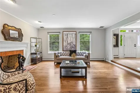 10 Wood Hollow Trail Upper Saddle River NJ 07458