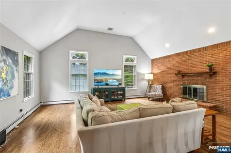 10 Wood Hollow Trail Upper Saddle River NJ 07458