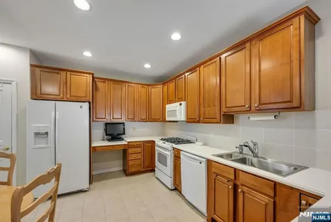 6318 Warrens Way Wanaque NJ 07465