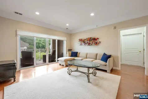 6318 Warrens Way Wanaque NJ 07465