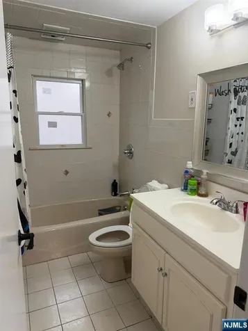 18 Sunrise Terrace Bergenfield NJ 07621