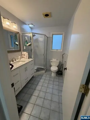 18 Sunrise Terrace Bergenfield NJ 07621