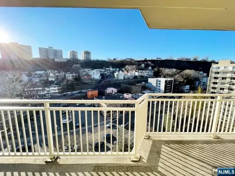 1055 River Road Edgewater NJ 07020