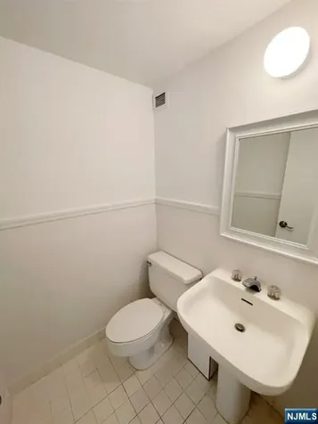 1055 River Road Edgewater NJ 07020