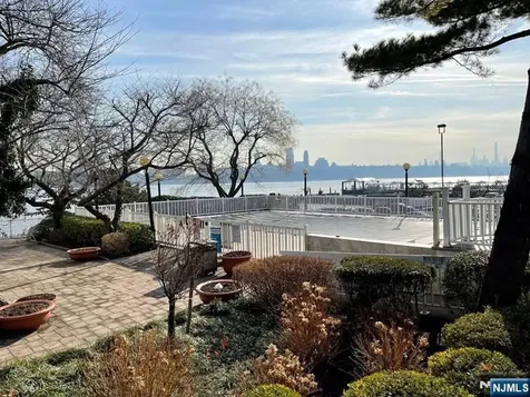 1055 River Road Edgewater NJ 07020