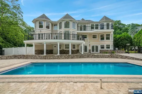 312 Saw Mill Lane Wyckoff NJ 07481