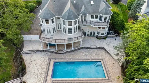 312 Saw Mill Lane Wyckoff NJ 07481