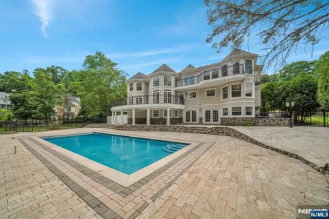 312 Saw Mill Lane Wyckoff NJ 07481