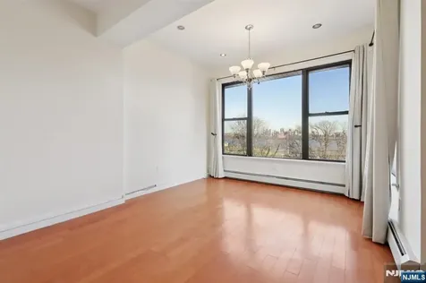 32 Hudson Terrace Edgewater NJ 07020