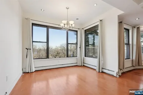 32 Hudson Terrace Edgewater NJ 07020