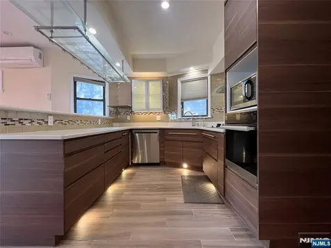 32 Hudson Terrace Edgewater NJ 07020