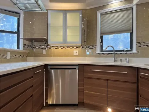 32 Hudson Terrace Edgewater NJ 07020